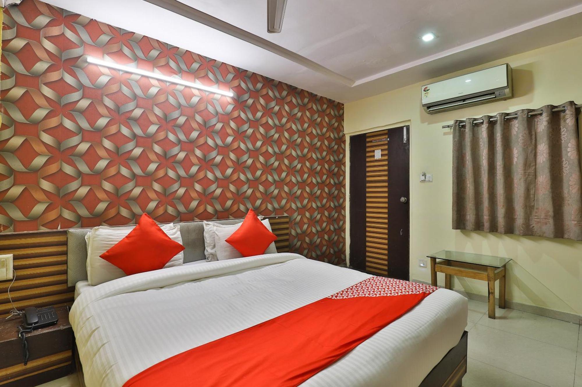 Spot On Hotel Shreeji Palace Ахмедабад Екстериор снимка