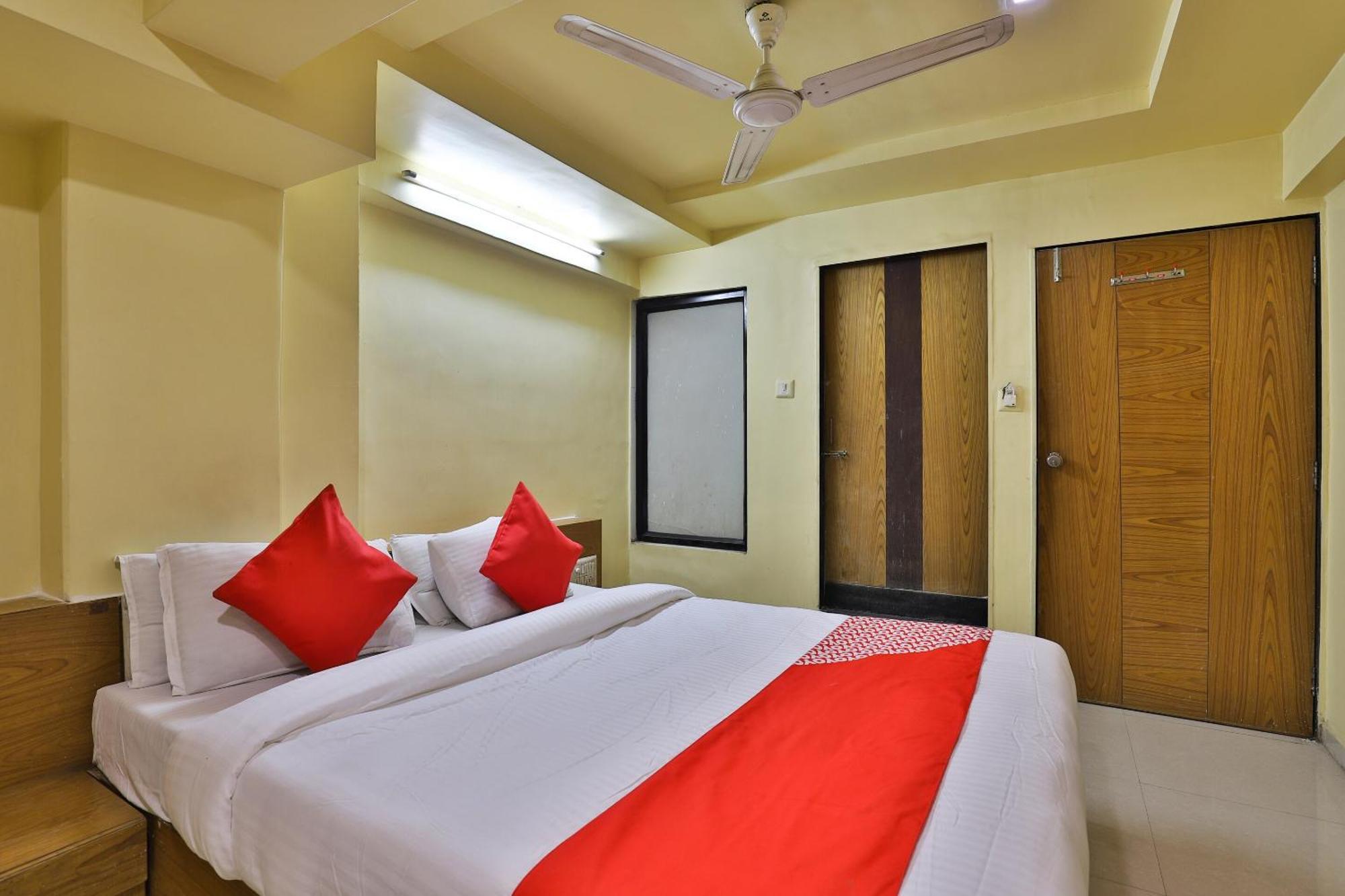 Spot On Hotel Shreeji Palace Ахмедабад Екстериор снимка