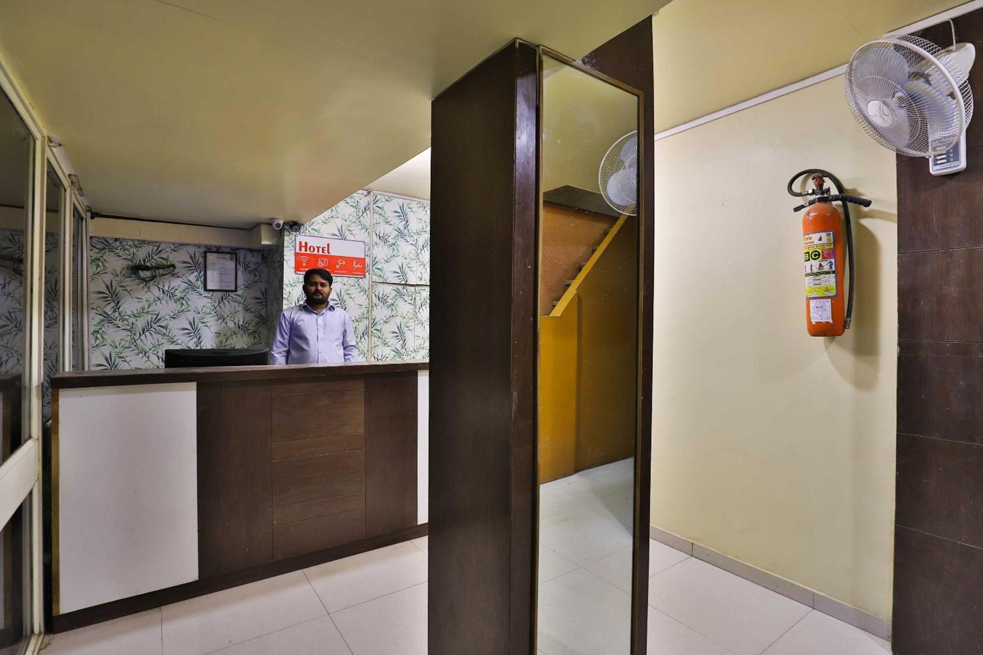 Spot On Hotel Shreeji Palace Ахмедабад Екстериор снимка