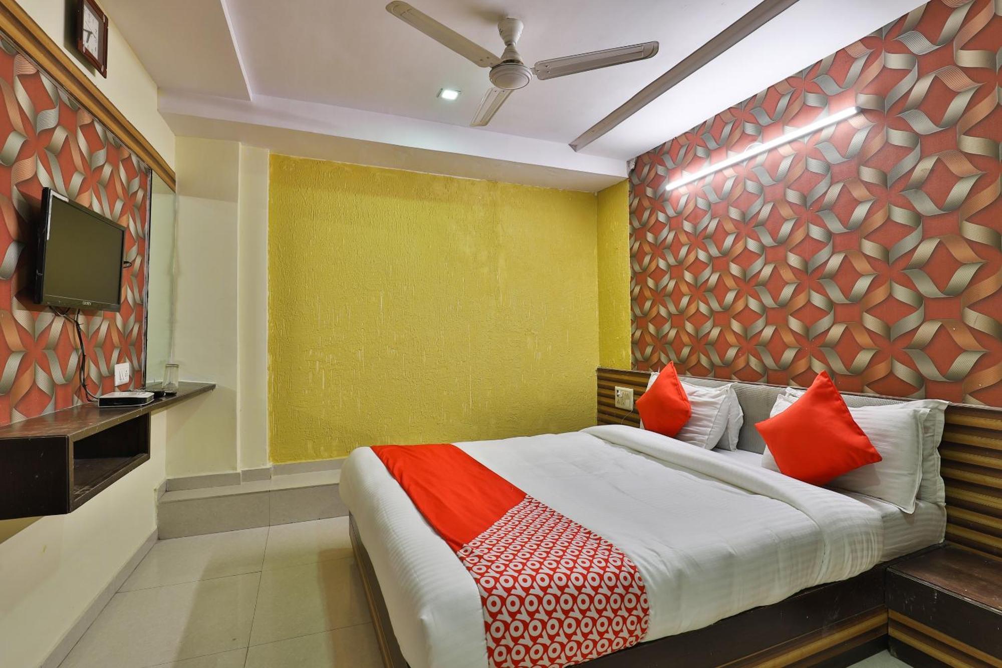 Spot On Hotel Shreeji Palace Ахмедабад Екстериор снимка