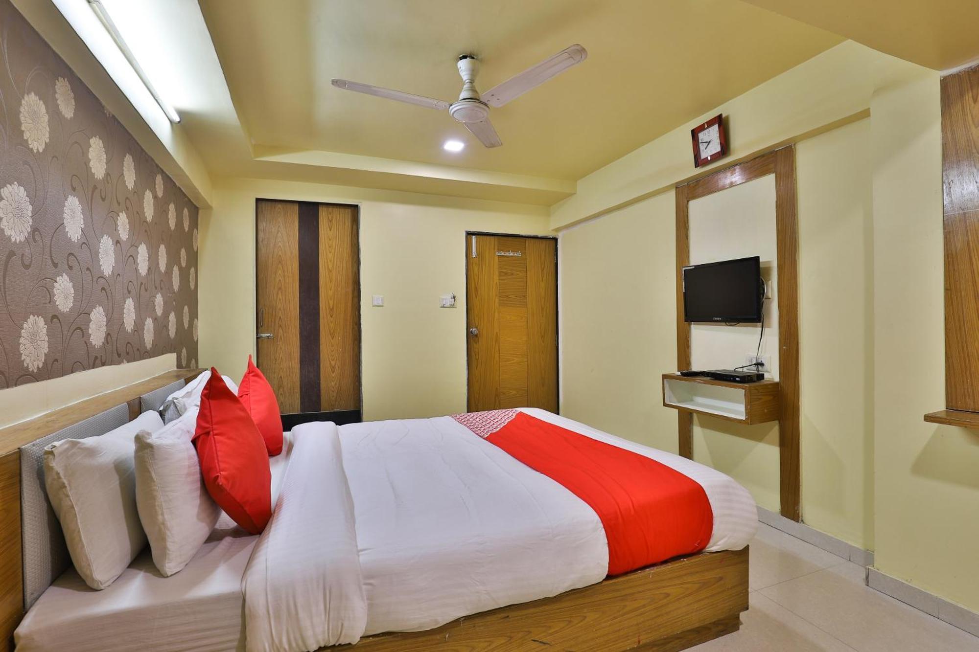 Spot On Hotel Shreeji Palace Ахмедабад Екстериор снимка
