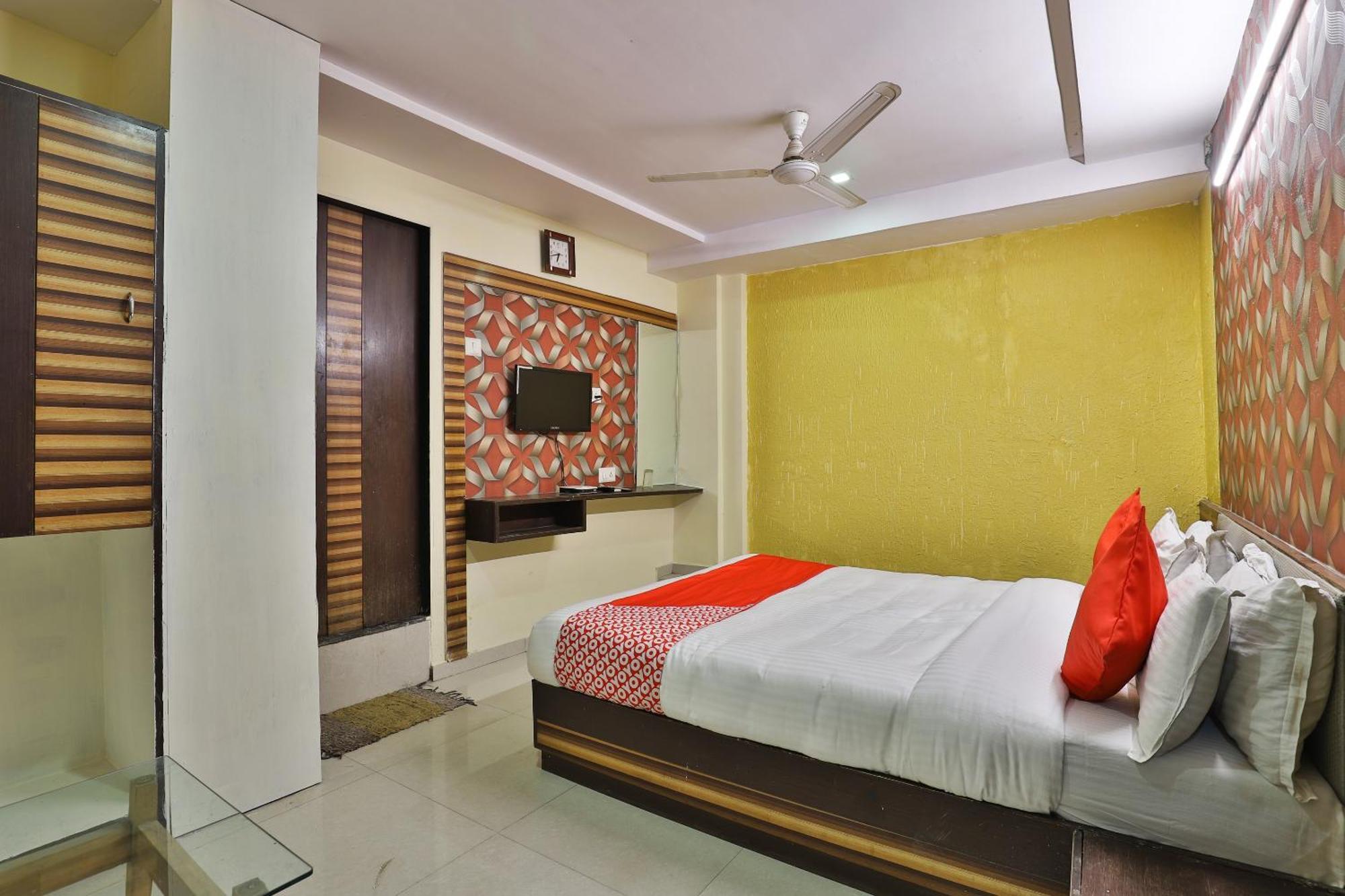 Spot On Hotel Shreeji Palace Ахмедабад Екстериор снимка